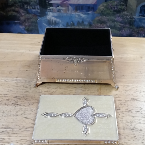 Treasure Chest Trinket Box Silvertone Swarovski Crystal Stones Adorned.🕌 - Picture 10 of 16